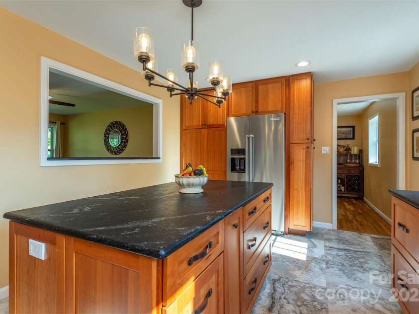 39 Pershing Road, Asheville, NC 28805.  MLS# CAR4262949, YatesRealty ID 22596. 