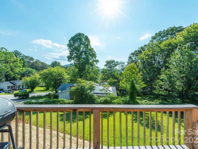 39 Pershing Road, Asheville, NC 28805.  MLS# CAR4262949, YatesRealty ID 22596. 