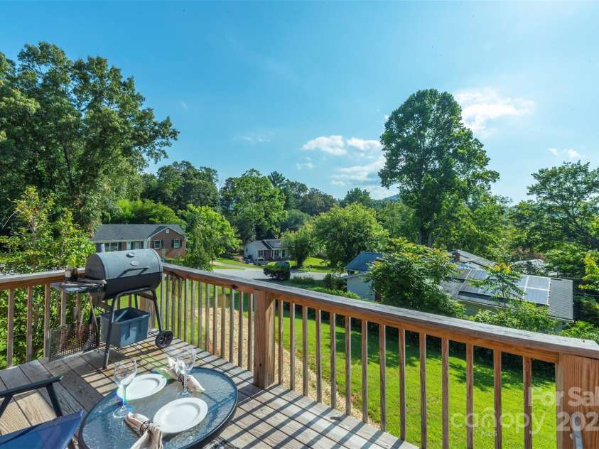 39 Pershing Road, Asheville, NC 28805.  MLS# CAR4262949, YatesRealty ID 22596. 