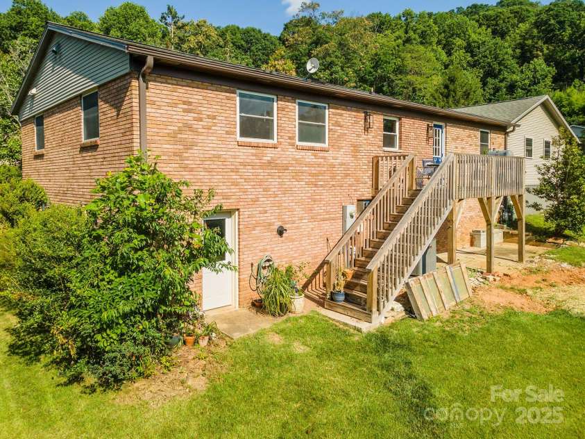 39 Pershing Road, Asheville, NC 28805.  MLS# CAR4262949, YatesRealty ID 22596. 