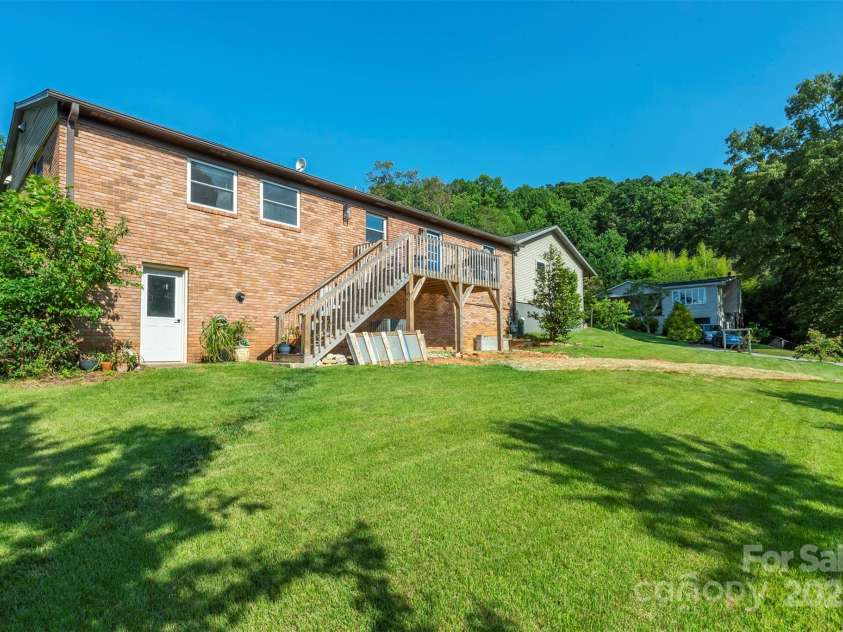 39 Pershing Road, Asheville, NC 28805.  MLS# CAR4262949, YatesRealty ID 22596. 