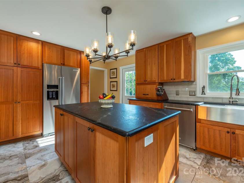 39 Pershing Road, Asheville, NC 28805.  MLS# CAR4262949, YatesRealty ID 22596. Kitchen