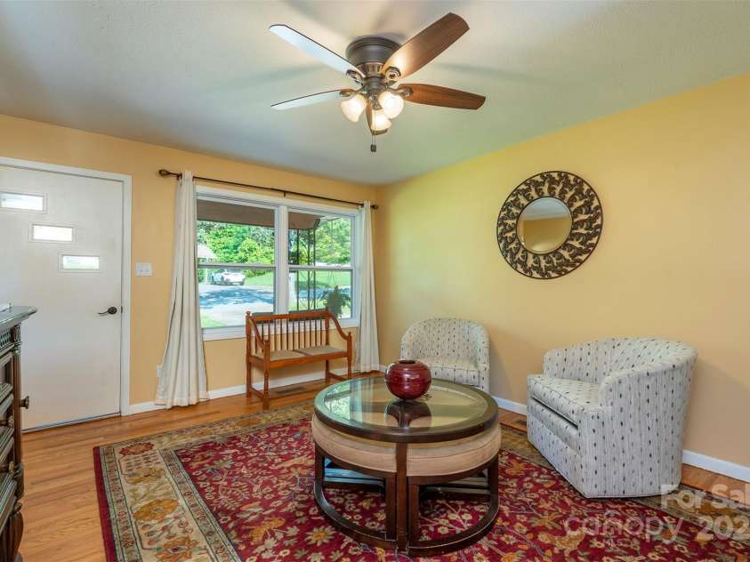 39 Pershing Road, Asheville, NC 28805.  MLS# CAR4262949, YatesRealty ID 22596. Living Room