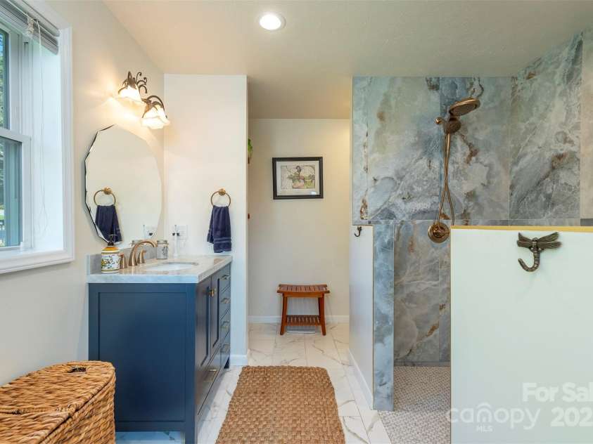 39 Pershing Road, Asheville, NC 28805.  MLS# CAR4262949, YatesRealty ID 22596. Primary Bathroom