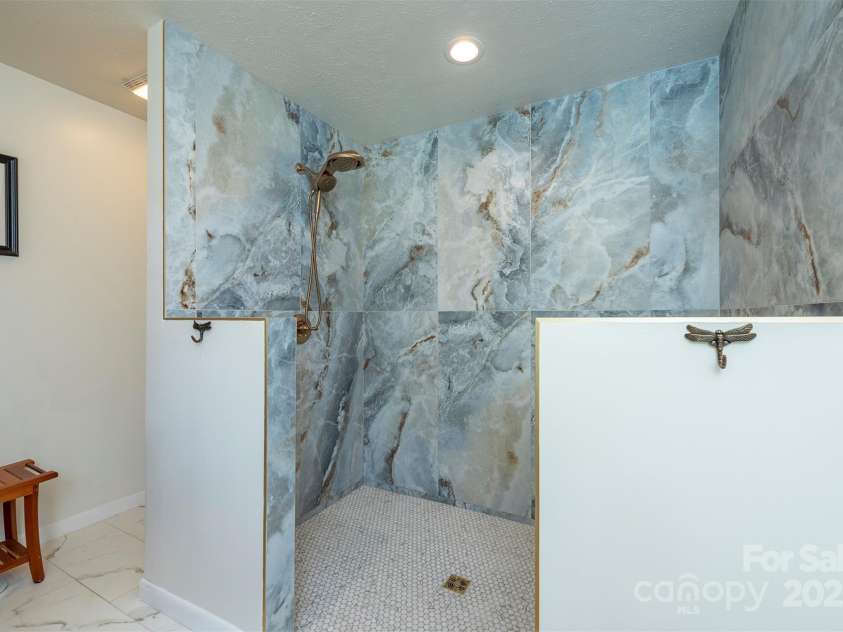39 Pershing Road, Asheville, NC 28805.  MLS# CAR4262949, YatesRealty ID 22596. Primary Bathroom