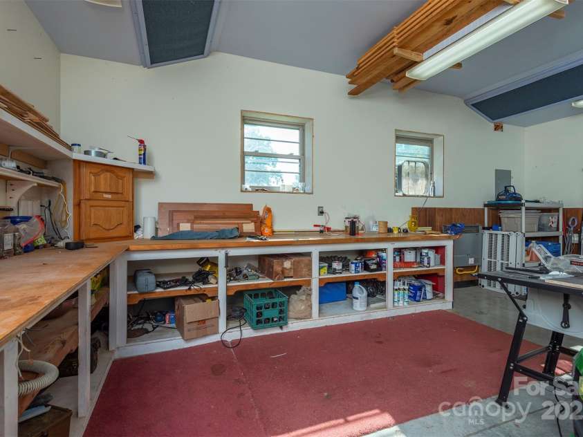 39 Pershing Road, Asheville, NC 28805.  MLS# CAR4262949, YatesRealty ID 22596. Updated Workshop/Garage