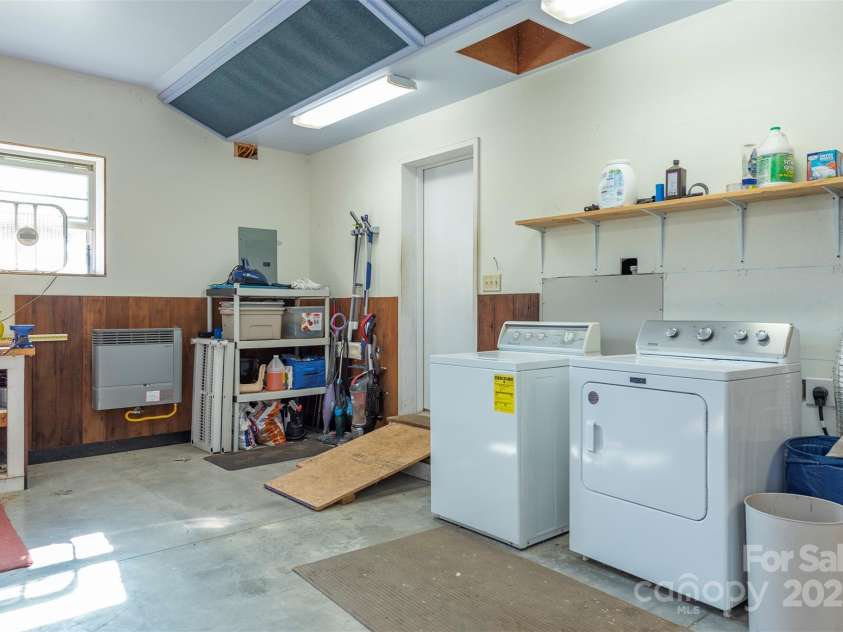 39 Pershing Road, Asheville, NC 28805.  MLS# CAR4262949, YatesRealty ID 22596. Updated Workshop/Garage