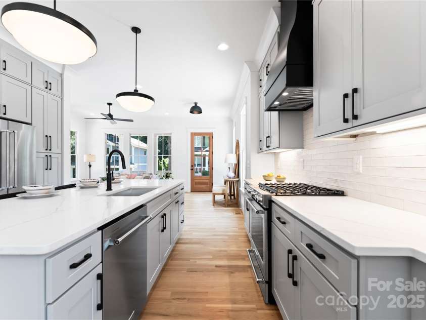 419 Solomon Street, Charlotte, NC 28216.  MLS# CAR4275427, YatesRealty ID 22597. 