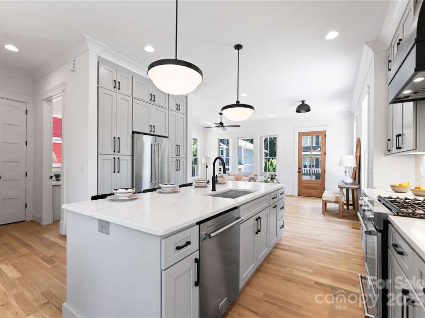 419 Solomon Street, Charlotte, NC 28216.  MLS# CAR4275427, YatesRealty ID 22597. 