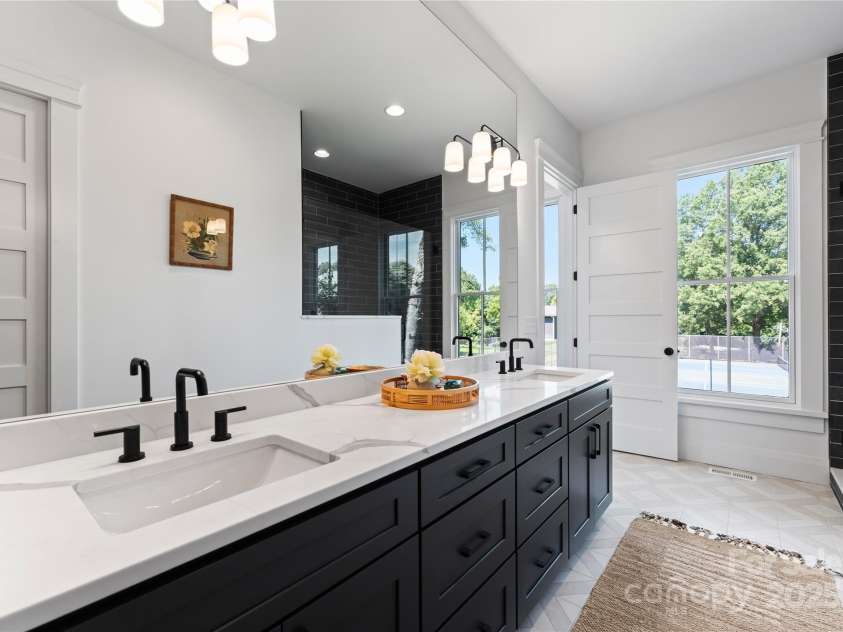 419 Solomon Street, Charlotte, NC 28216.  MLS# CAR4275427, YatesRealty ID 22597. 