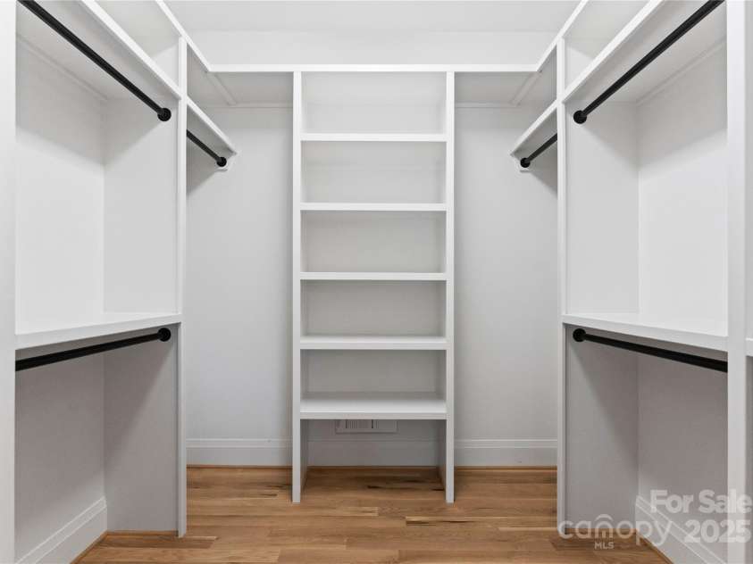 419 Solomon Street, Charlotte, NC 28216.  MLS# CAR4275427, YatesRealty ID 22597. 