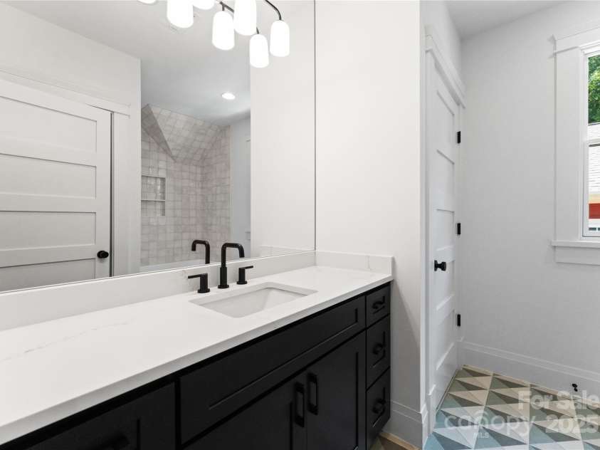 419 Solomon Street, Charlotte, NC 28216.  MLS# CAR4275427, YatesRealty ID 22597. 