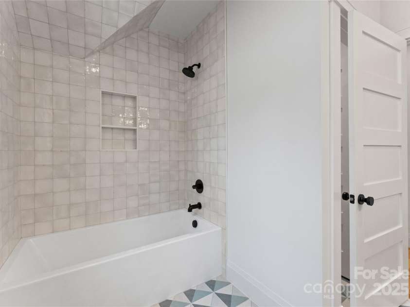 419 Solomon Street, Charlotte, NC 28216.  MLS# CAR4275427, YatesRealty ID 22597. 