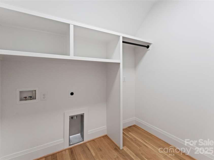 419 Solomon Street, Charlotte, NC 28216.  MLS# CAR4275427, YatesRealty ID 22597. 