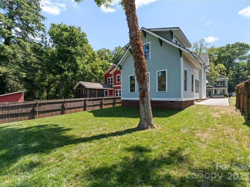 419 Solomon Street, Charlotte, NC 28216.  MLS# CAR4275427, YatesRealty ID 22597. 