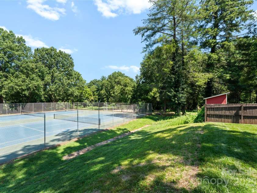 419 Solomon Street, Charlotte, NC 28216.  MLS# CAR4275427, YatesRealty ID 22597. 