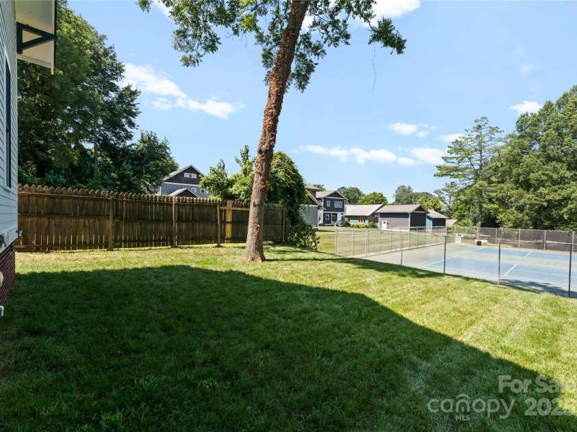 419 Solomon Street, Charlotte, NC 28216.  MLS# CAR4275427, YatesRealty ID 22597. 