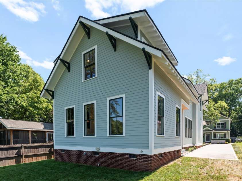 419 Solomon Street, Charlotte, NC 28216.  MLS# CAR4275427, YatesRealty ID 22597. 