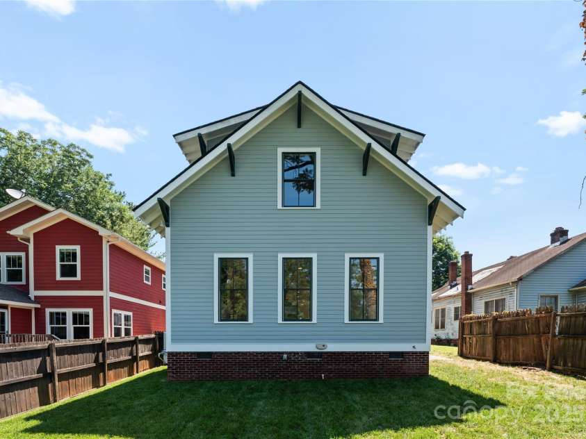 419 Solomon Street, Charlotte, NC 28216.  MLS# CAR4275427, YatesRealty ID 22597. 