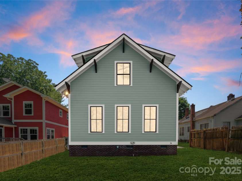 419 Solomon Street, Charlotte, NC 28216.  MLS# CAR4275427, YatesRealty ID 22597. 