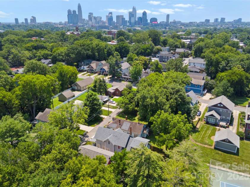 419 Solomon Street, Charlotte, NC 28216.  MLS# CAR4275427, YatesRealty ID 22597. 