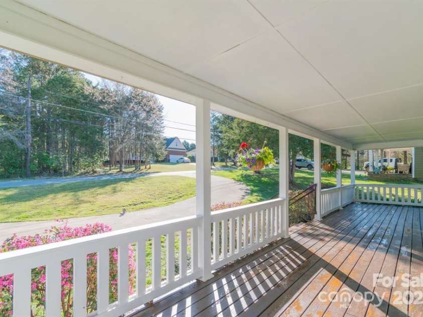 3921 Bon Rea Drive, Charlotte, NC 28226.  MLS# CAR4260621, YatesRealty ID 22598. 