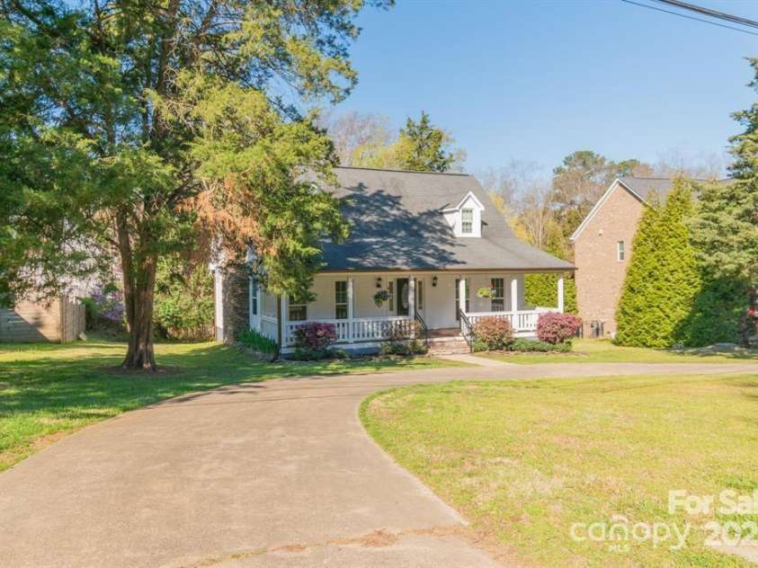 3921 Bon Rea Drive, Charlotte, NC 28226.  MLS# CAR4260621, YatesRealty ID 22598. 