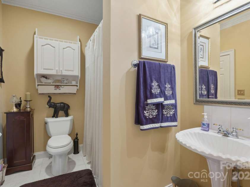 1004 Brockman Road, Greer, SC 29651.  MLS# CAR4312063, YatesRealty ID 226. 1004 - 2nd Bath on Main