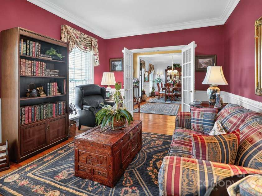 1004 Brockman Road, Greer, SC 29651.  MLS# CAR4312063, YatesRealty ID 226. 1004 - Family Room 1