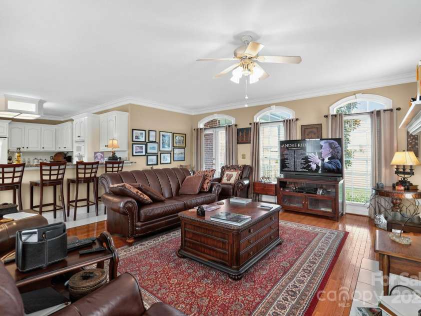 1004 Brockman Road, Greer, SC 29651.  MLS# CAR4312063, YatesRealty ID 226. 1004 - Family Room 2