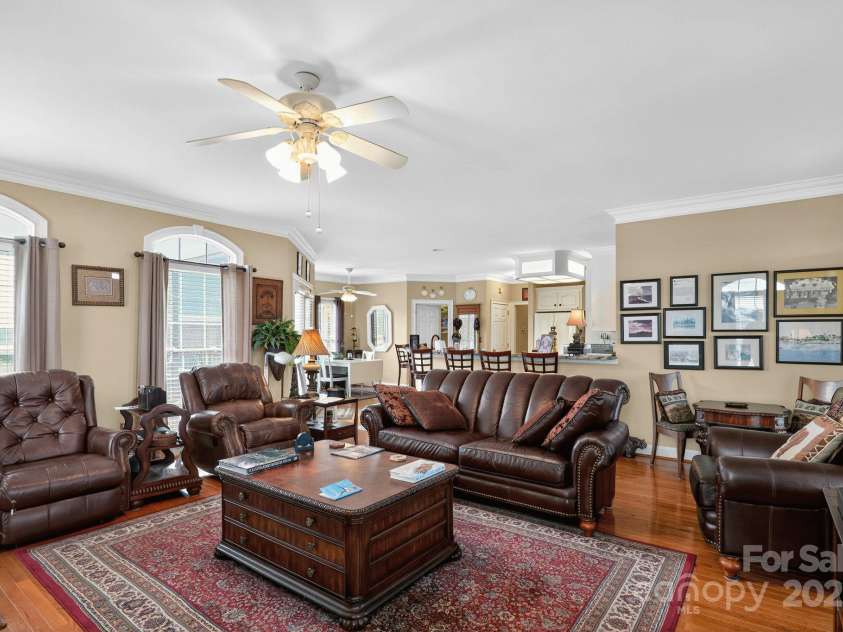 1004 Brockman Road, Greer, SC 29651.  MLS# CAR4312063, YatesRealty ID 226. 1004 - Family Room 3