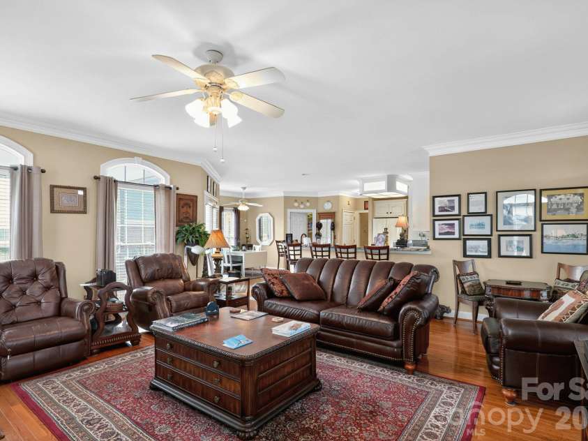 1004 Brockman Road, Greer, SC 29651.  MLS# CAR4312063, YatesRealty ID 226. 1004 - Family Room 3