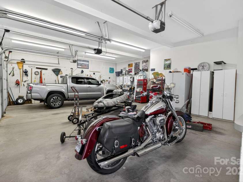 1004 Brockman Road, Greer, SC 29651.  MLS# CAR4312063, YatesRealty ID 226. 1004 - Garage