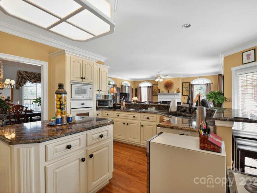 1004 Brockman Road, Greer, SC 29651.  MLS# CAR4312063, YatesRealty ID 226. 1004-Kitchen 1