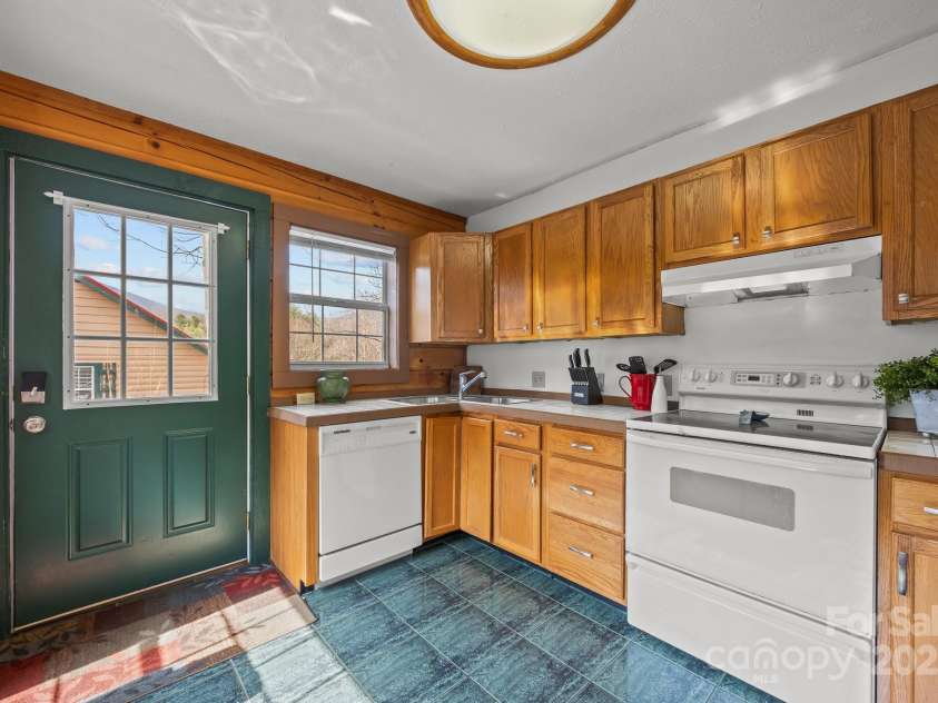 314 Cedarwood Drive, Waynesville, NC 28785.  MLS# CAR4228168, YatesRealty ID 2260. 