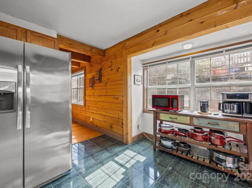 314 Cedarwood Drive, Waynesville, NC 28785.  MLS# CAR4228168, YatesRealty ID 2260. 