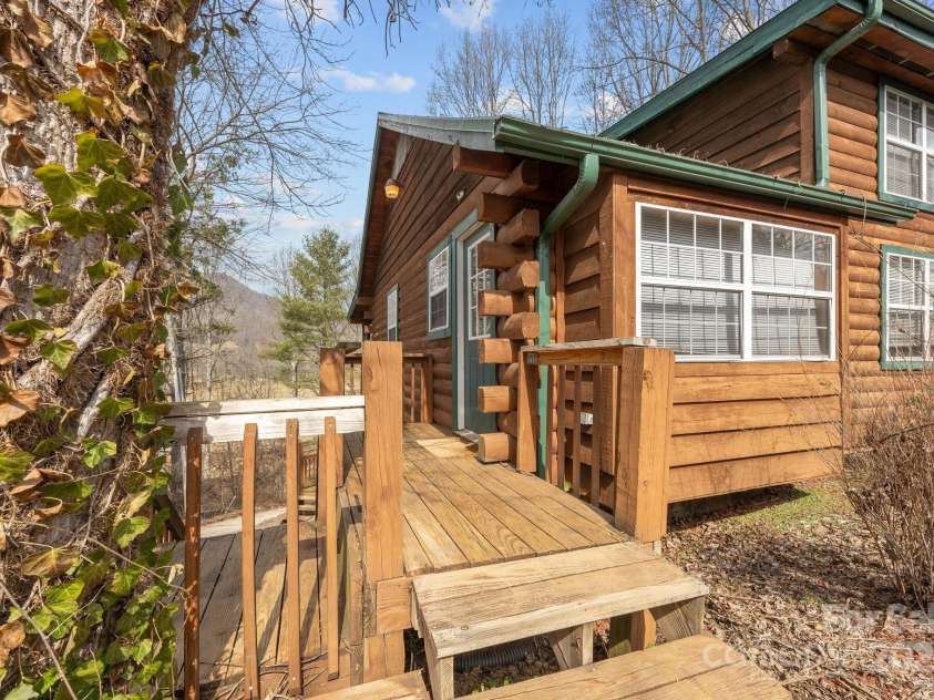 314 Cedarwood Drive, Waynesville, NC 28785.  MLS# CAR4228168, YatesRealty ID 2260. 