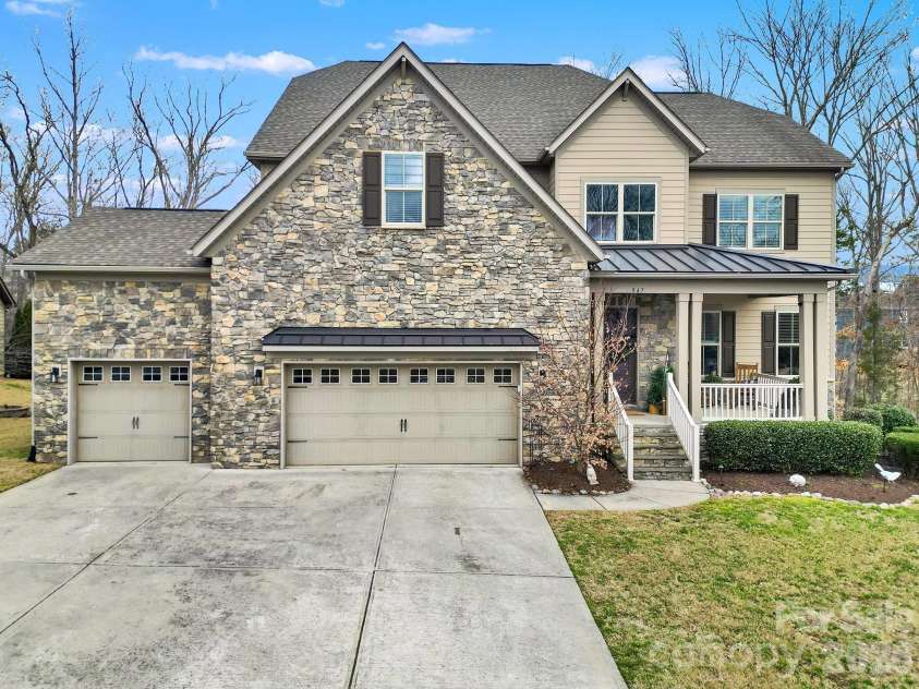 947 Eckerd Drive, Fort Mill, SC 29707.  MLS# CAR4348888, YatesRealty ID 2260. 
