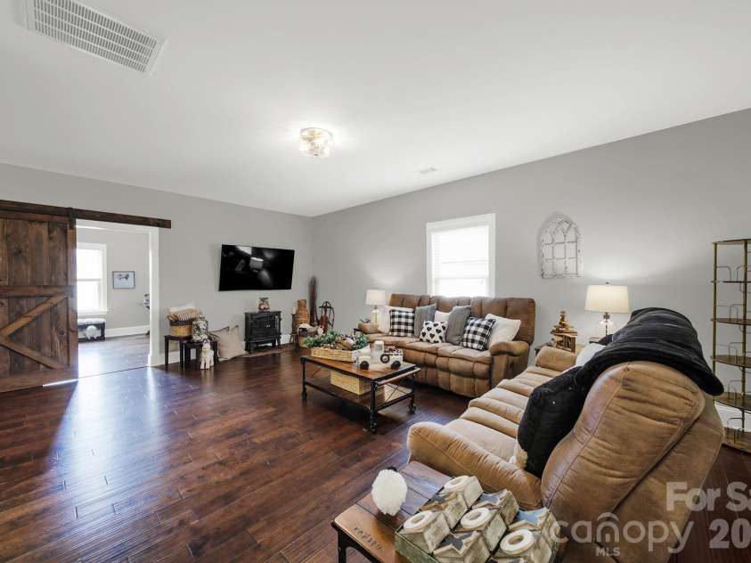 947 Eckerd Drive, Fort Mill, SC 29707.  MLS# CAR4348888, YatesRealty ID 2260. 