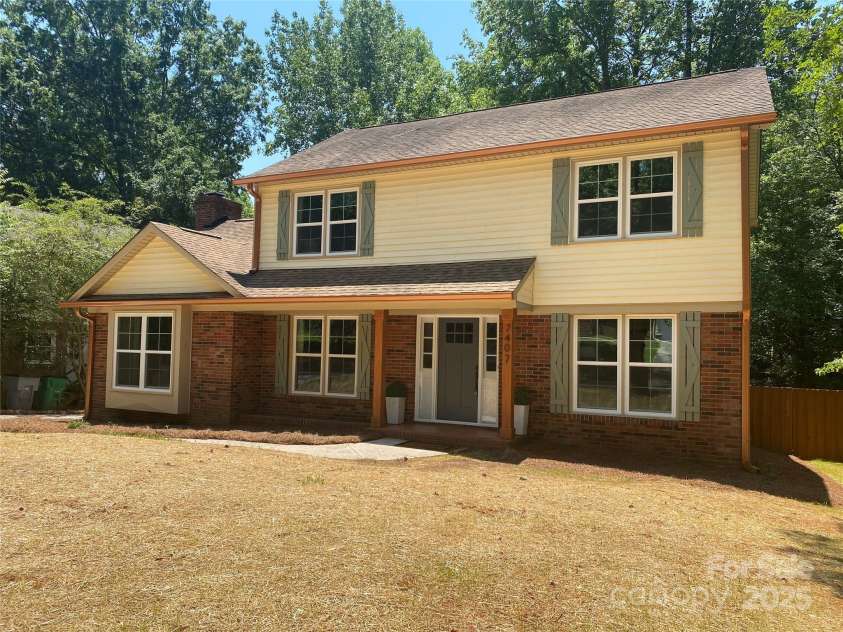 7407 Limerick Drive, Charlotte, NC 28270.  MLS# CAR4274936, YatesRealty ID 22600. 