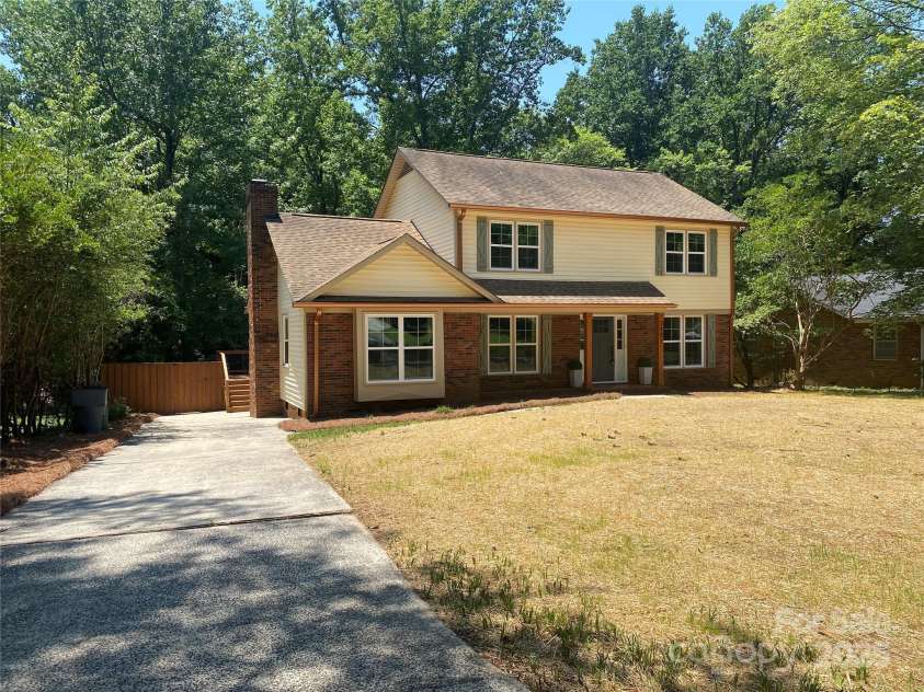 7407 Limerick Drive, Charlotte, NC 28270.  MLS# CAR4274936, YatesRealty ID 22600. 