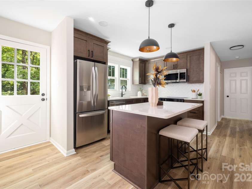 7407 Limerick Drive, Charlotte, NC 28270.  MLS# CAR4274936, YatesRealty ID 22600. 