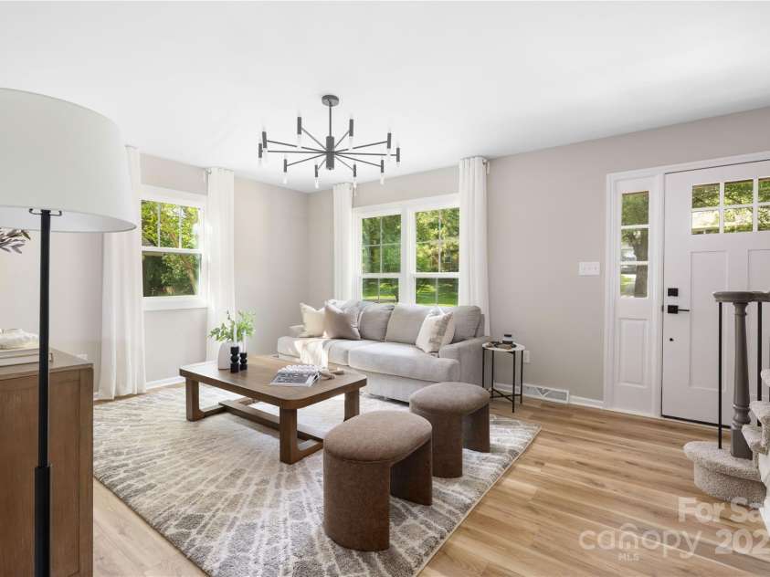 7407 Limerick Drive, Charlotte, NC 28270.  MLS# CAR4274936, YatesRealty ID 22600. 