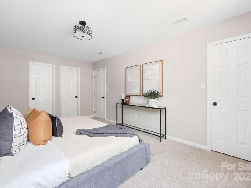 7407 Limerick Drive, Charlotte, NC 28270.  MLS# CAR4274936, YatesRealty ID 22600. 