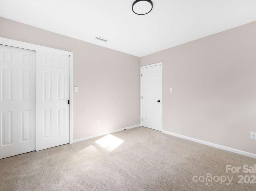 7407 Limerick Drive, Charlotte, NC 28270.  MLS# CAR4274936, YatesRealty ID 22600. 