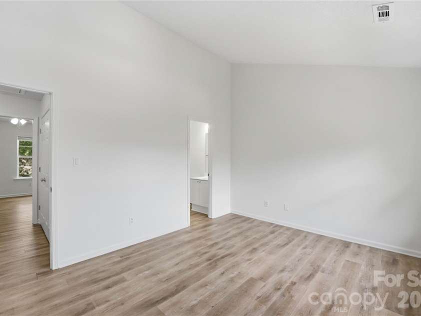 11544 Savannah Creek Drive, Charlotte, NC 28273.  MLS# CAR4376450, YatesRealty ID 22602. 