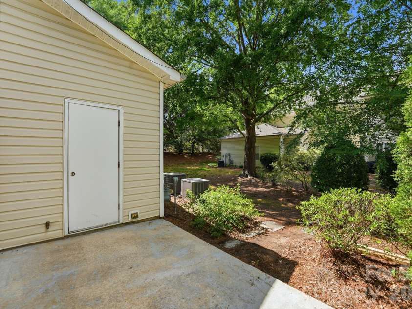 11544 Savannah Creek Drive, Charlotte, NC 28273.  MLS# CAR4376450, YatesRealty ID 22602. 
