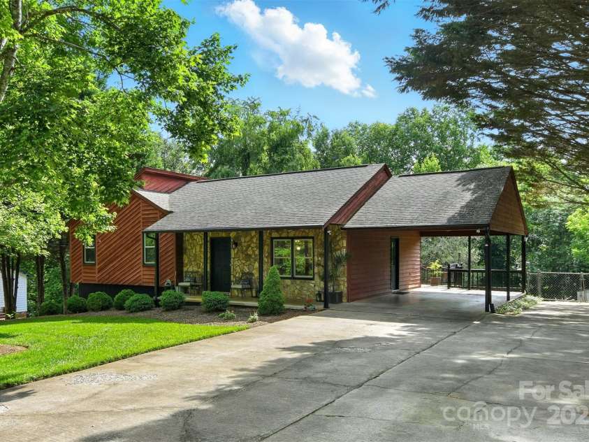 5378 Westwood Drive, Granite Falls, NC 28630.  MLS# CAR4268725, YatesRealty ID 22602. 