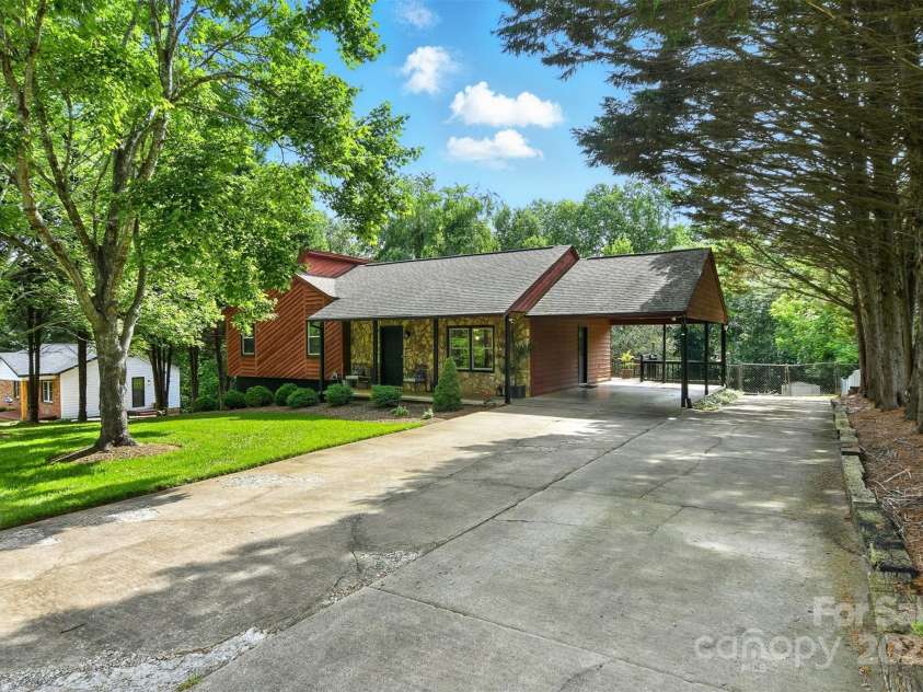 5378 Westwood Drive, Granite Falls, NC 28630.  MLS# CAR4268725, YatesRealty ID 22602. 