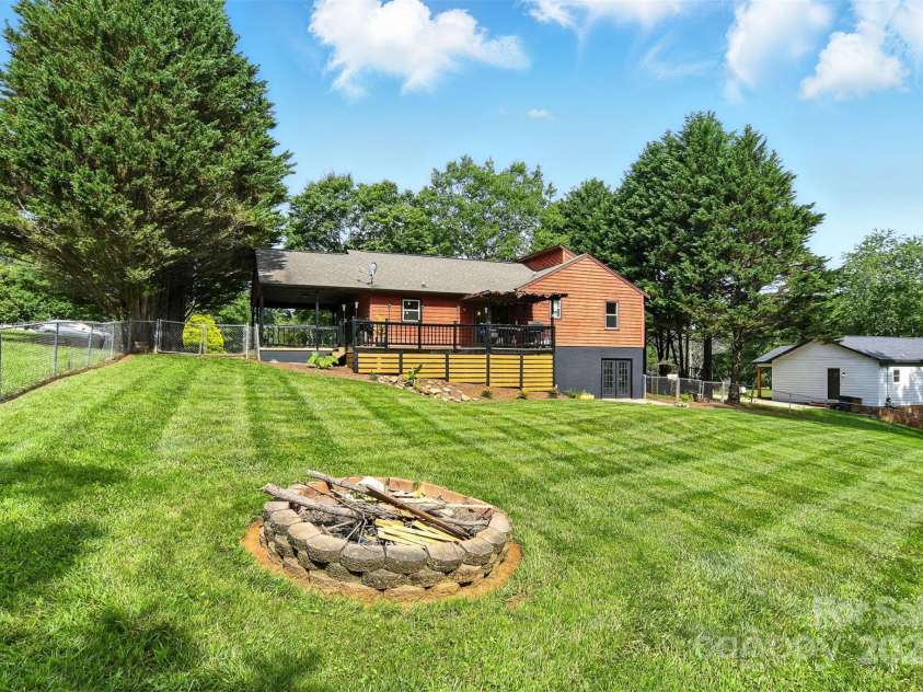 5378 Westwood Drive, Granite Falls, NC 28630.  MLS# CAR4268725, YatesRealty ID 22602. 